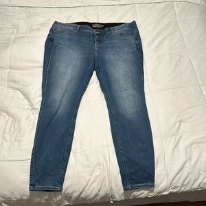 Torrid bombshell Skinny jeans